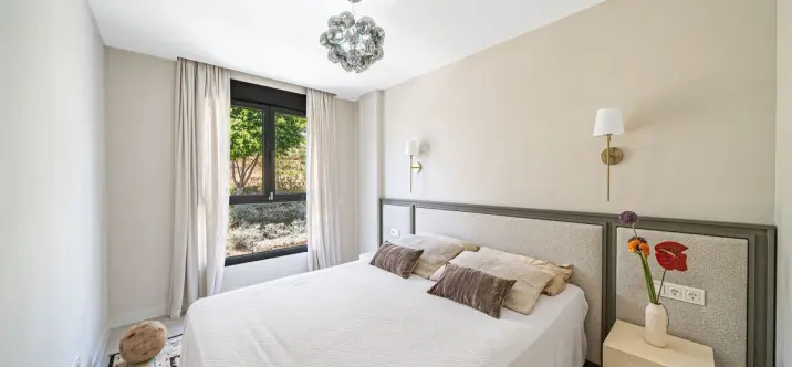 Sale of middle floor apartment in Estepona 2