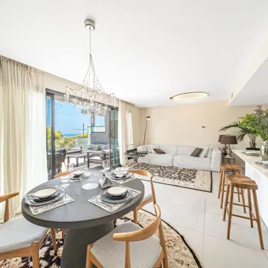 Sale of middle floor apartment in Estepona