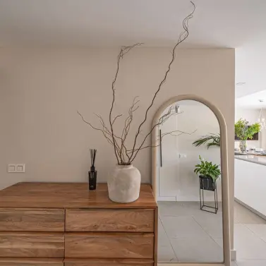 Sale of middle floor apartment in Estepona