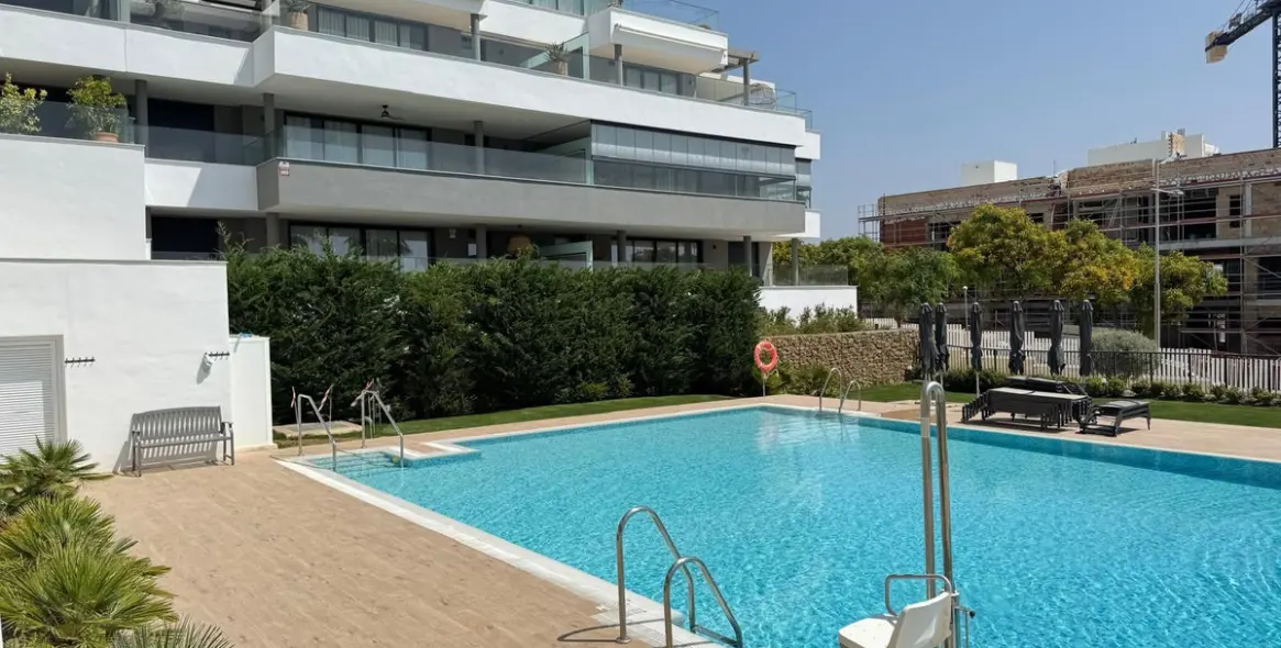 Sale of middle floor apartment in Estepona 8