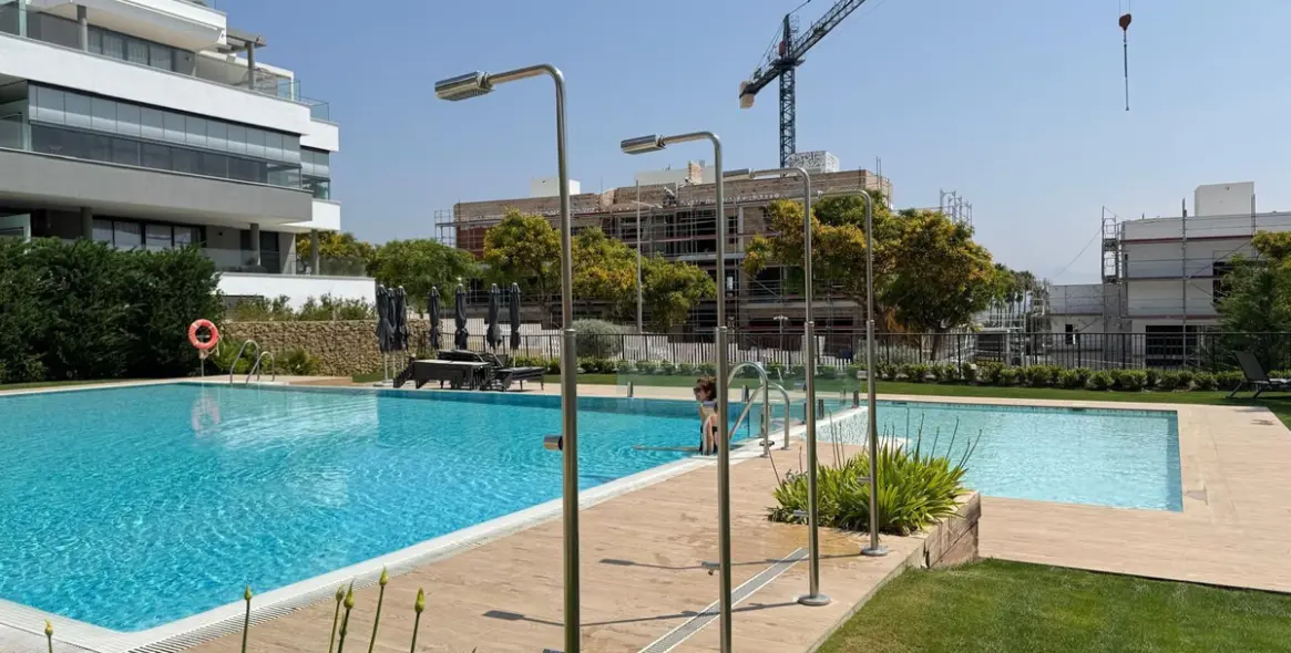 Sale of middle floor apartment in Estepona 9