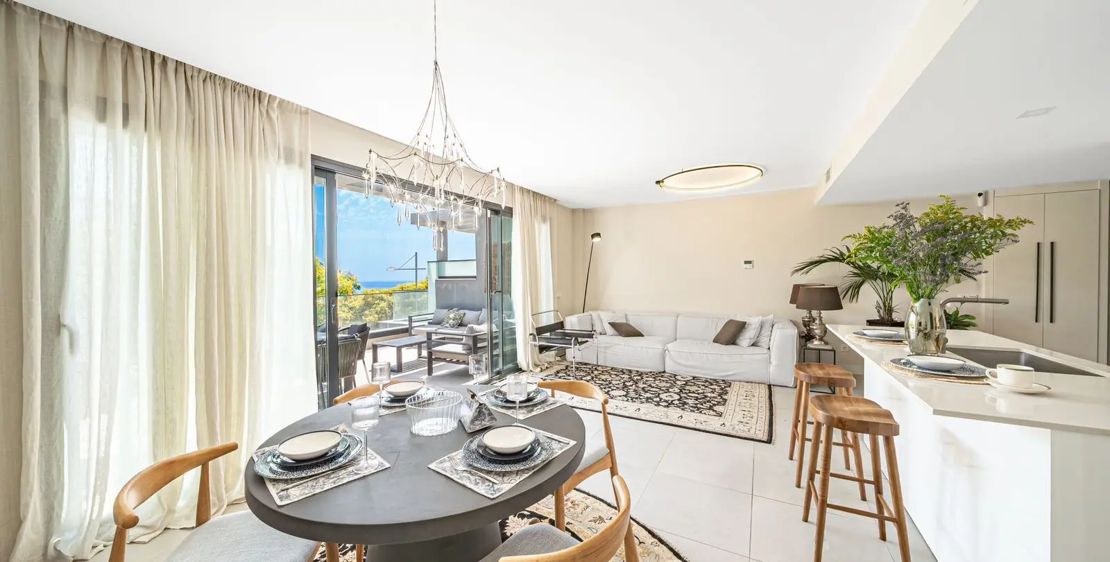 Sale of middle floor apartment in Estepona 4