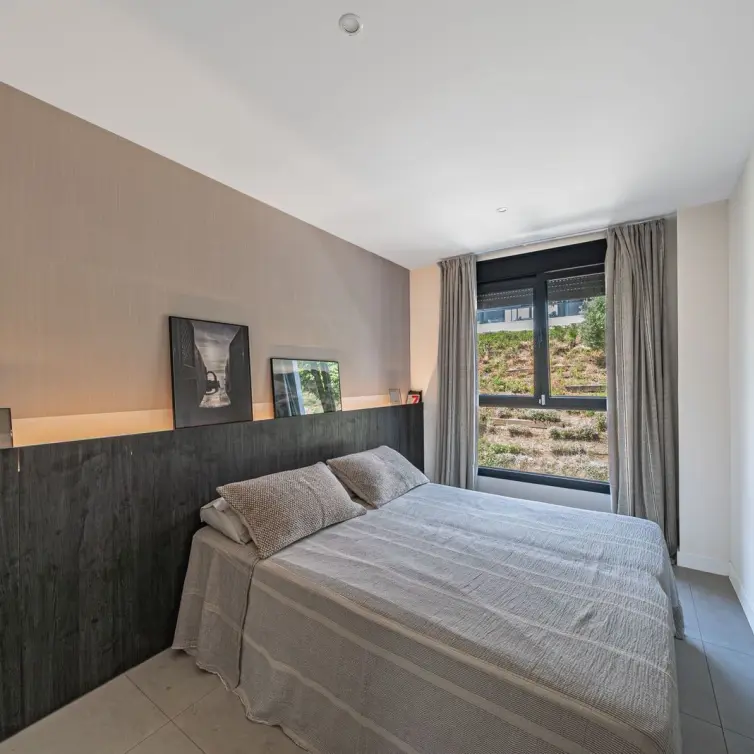Sale of middle floor apartment in Estepona