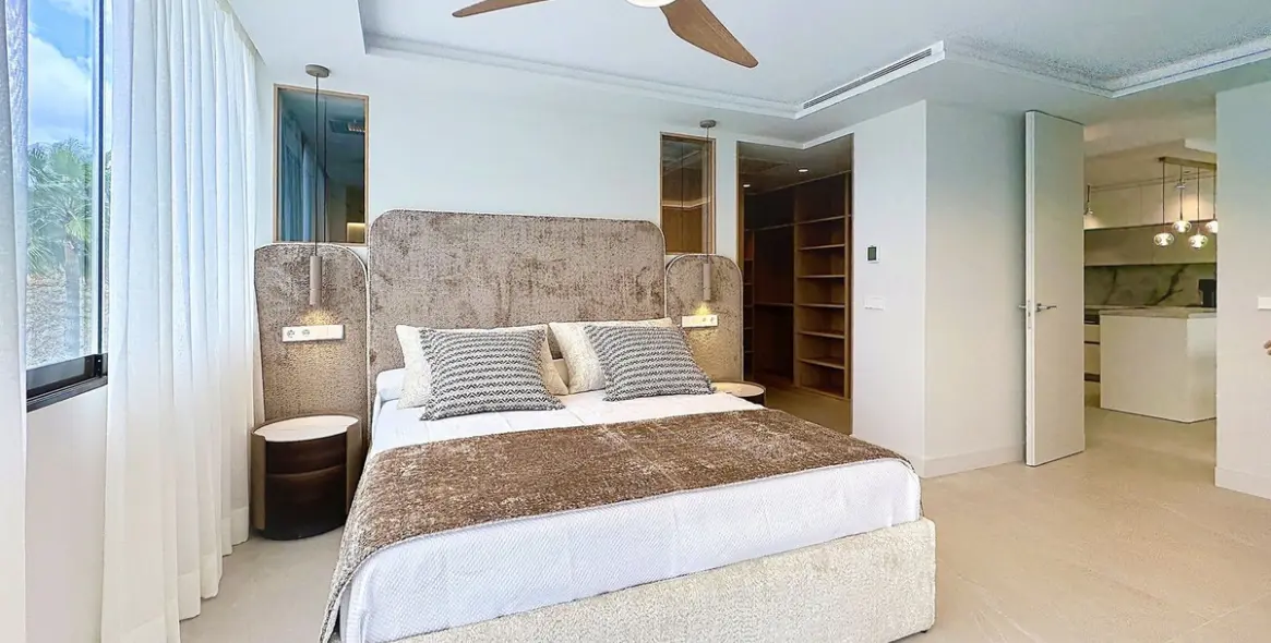 Sale of middle floor apartment in Estepona 1