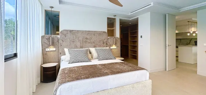 Sale of middle floor apartment in Estepona 0