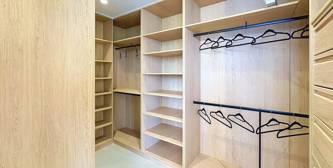 Sale of middle floor apartment in Estepona 2