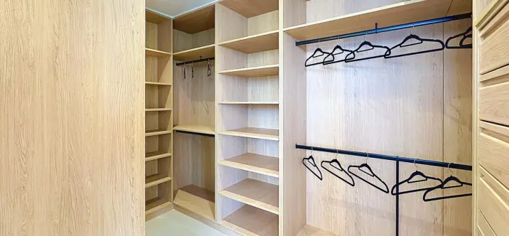 Sale of middle floor apartment in Estepona 1