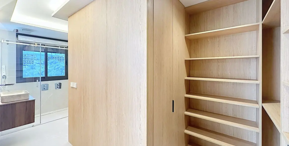 Sale of middle floor apartment in Estepona 3