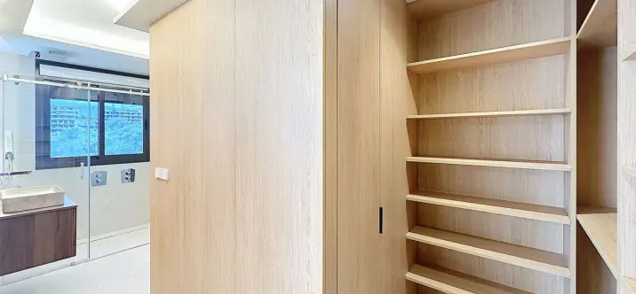 Sale of middle floor apartment in Estepona 2