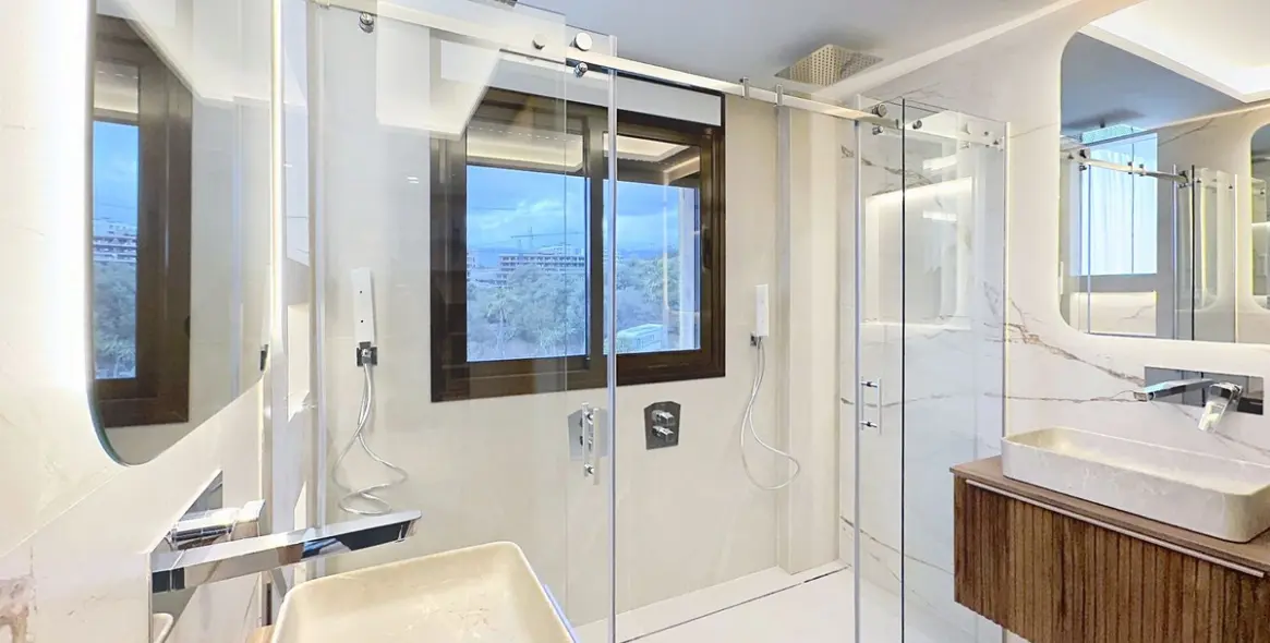 Sale of middle floor apartment in Estepona 4