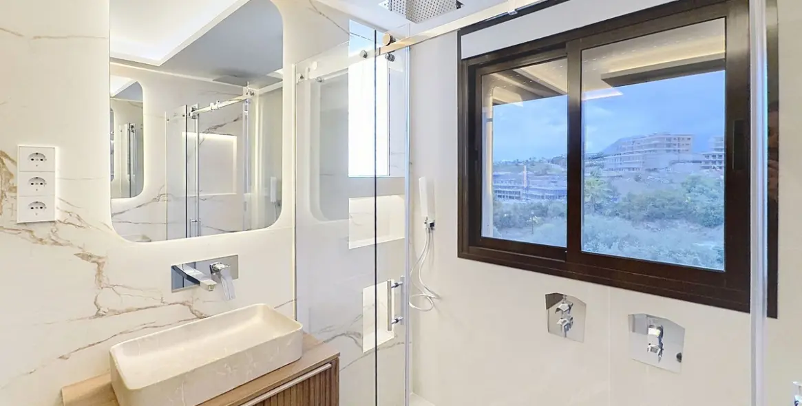 Sale of middle floor apartment in Estepona 5