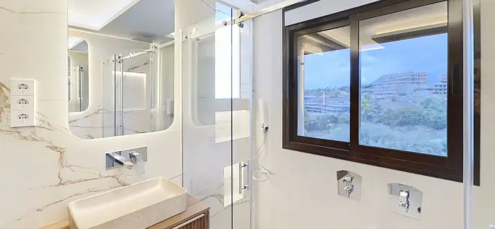 Sale of middle floor apartment in Estepona 4