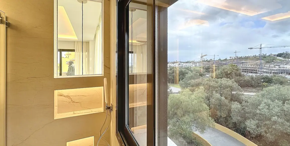 Sale of middle floor apartment in Estepona 6