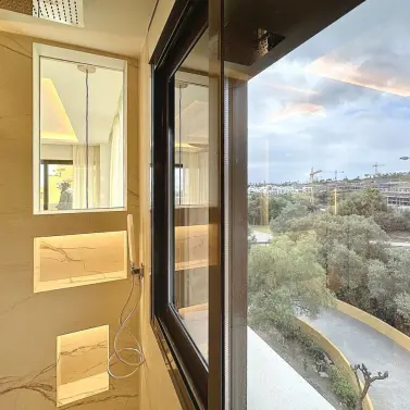 Sale of middle floor apartment in Estepona