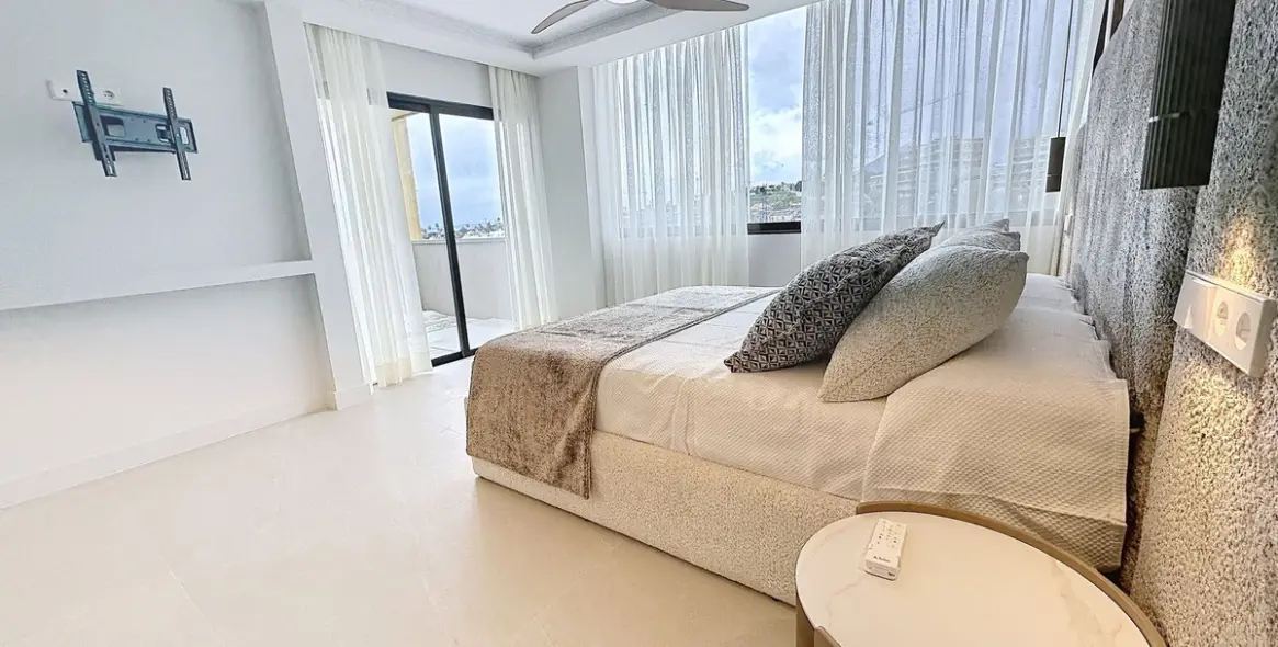 Sale of middle floor apartment in Estepona 10