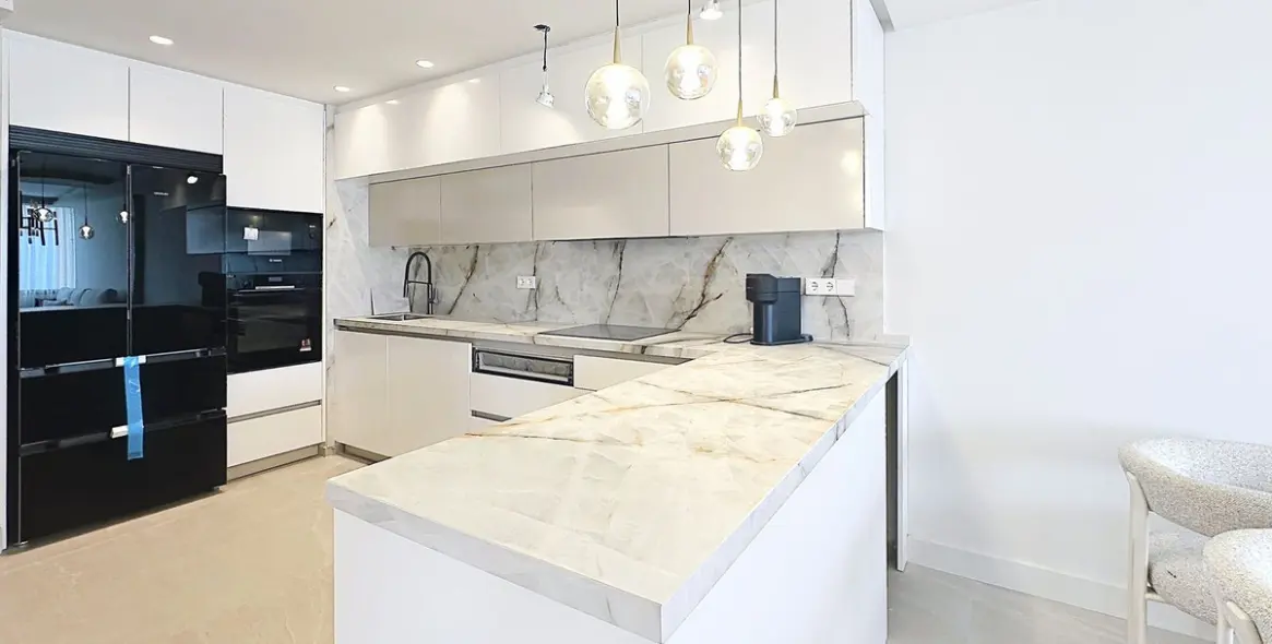 Sale of middle floor apartment in Estepona 13