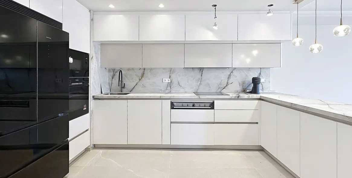 Sale of middle floor apartment in Estepona 16