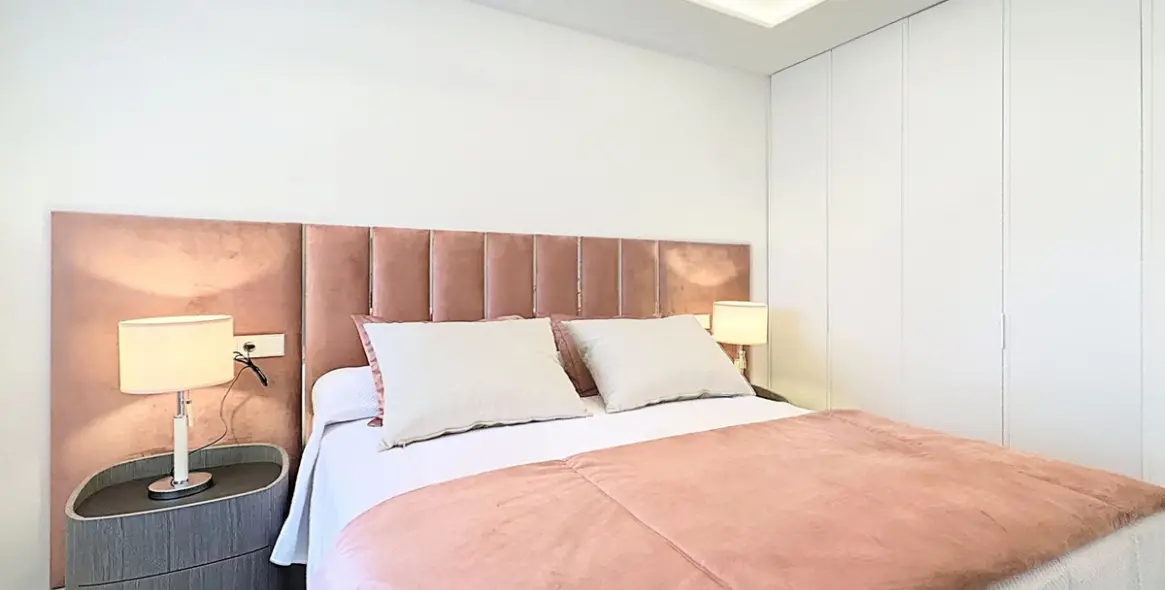 Sale of middle floor apartment in Estepona 24