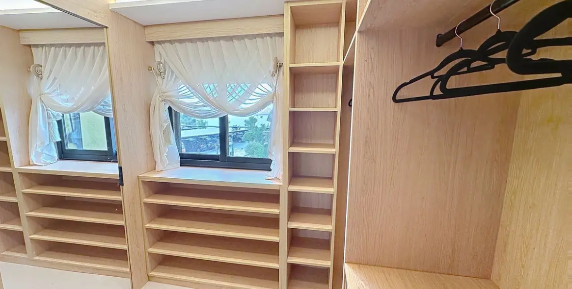 Sale of middle floor apartment in Estepona 26