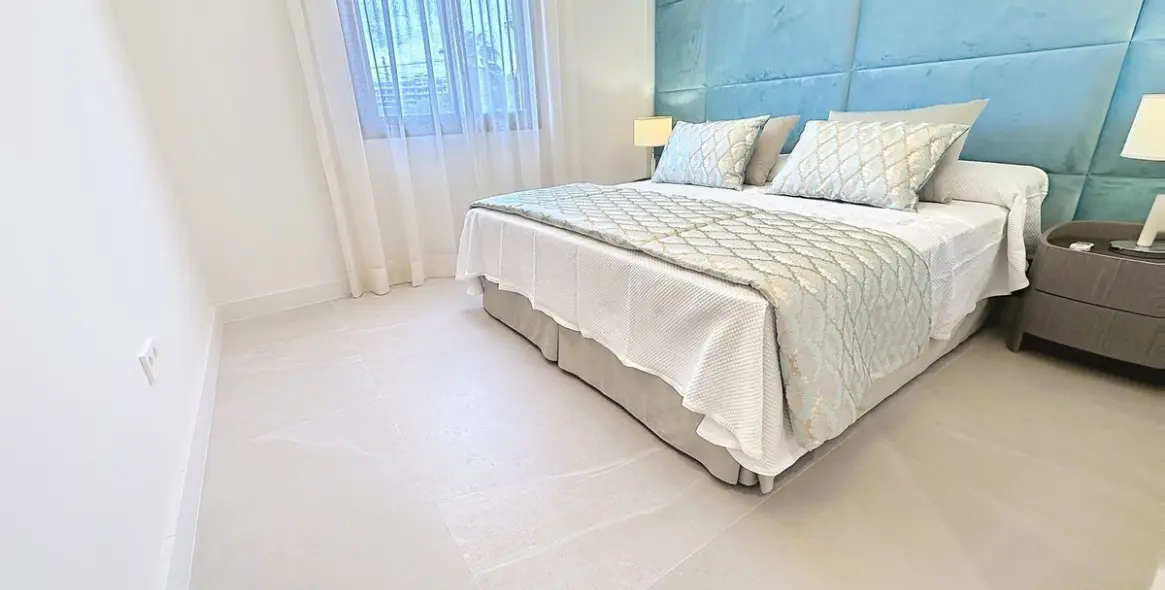 Sale of middle floor apartment in Estepona 30