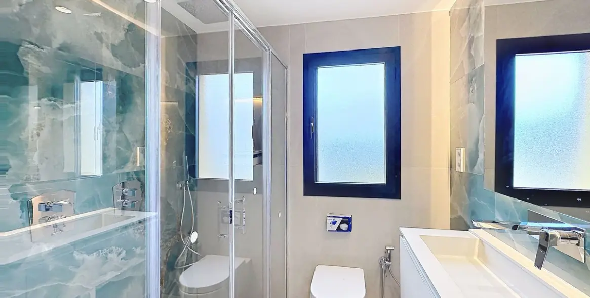 Sale of middle floor apartment in Estepona 33