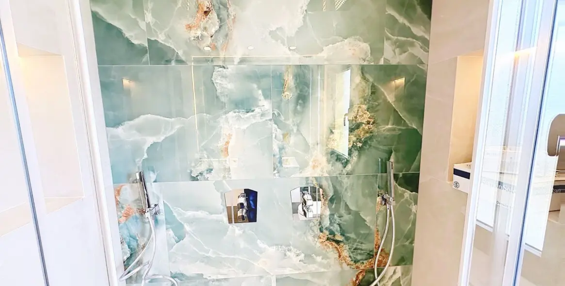 Sale of middle floor apartment in Estepona 35