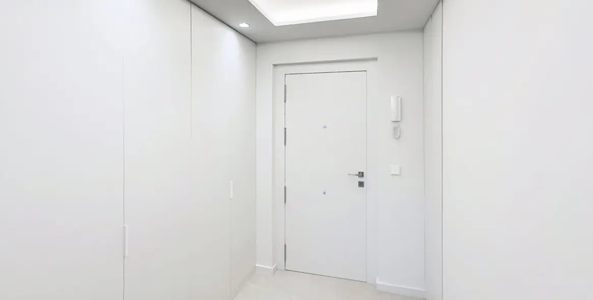 Sale of middle floor apartment in Estepona 37