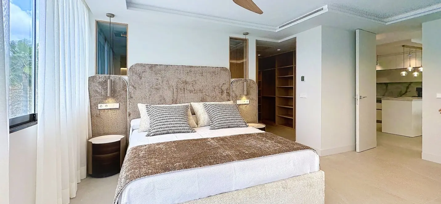 Продажа апартаментов на среднем этаже в Estepona 0