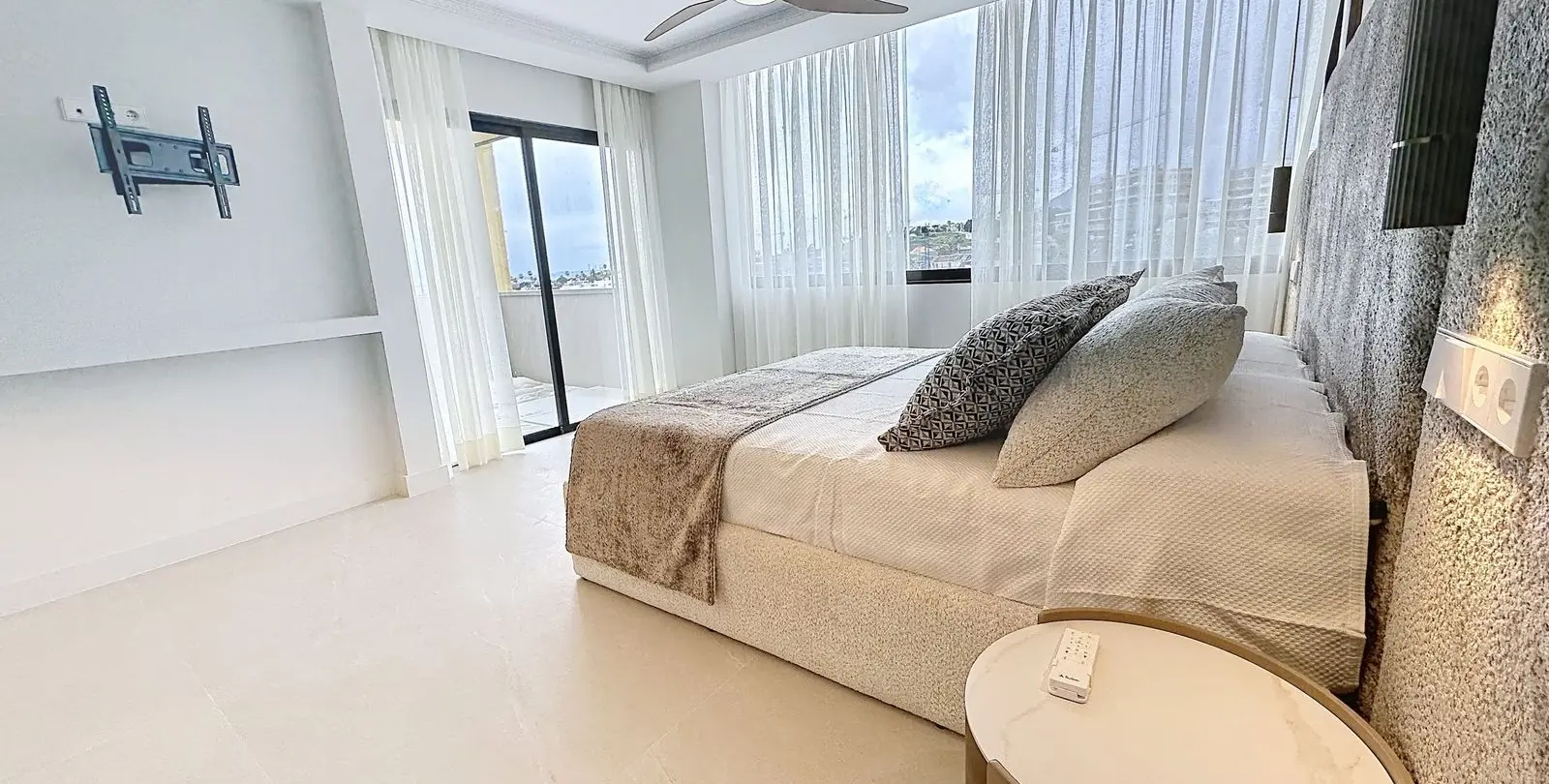 Продажа апартаментов на среднем этаже в Estepona 10