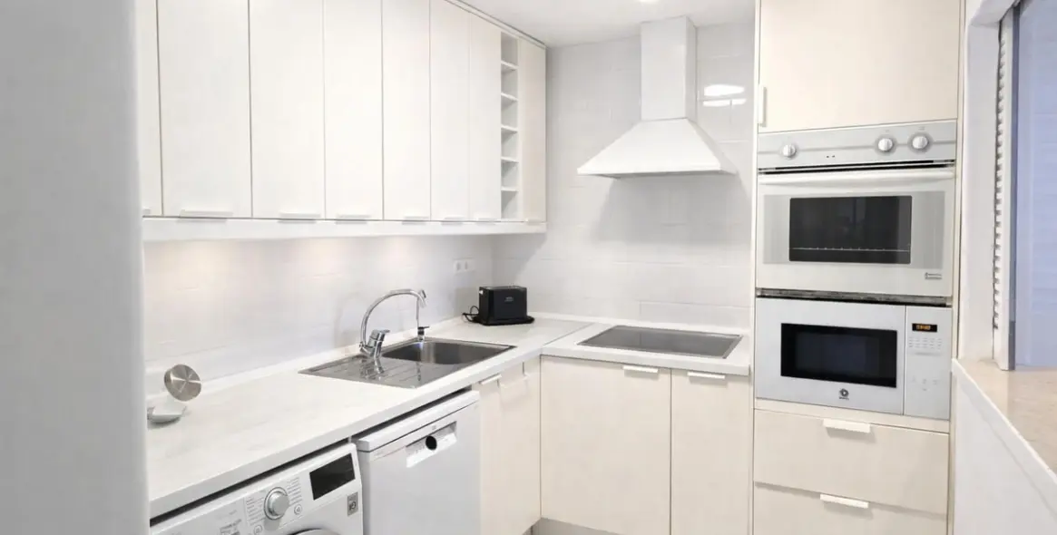 Sale of middle floor apartment in Puerto Banús 6