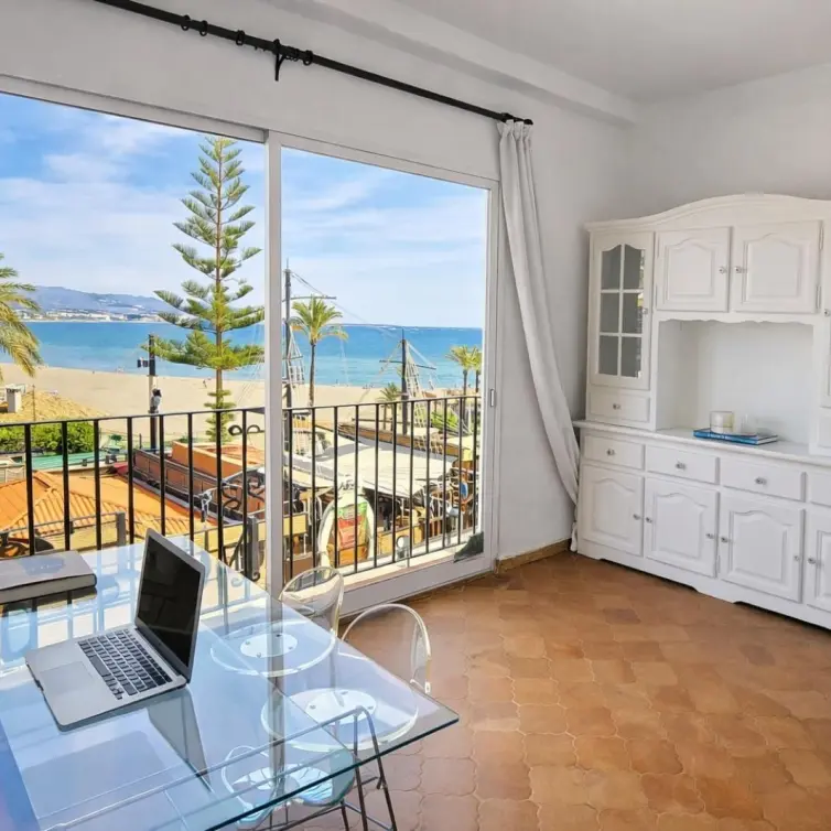 Sale of middle floor apartment in Puerto Banús