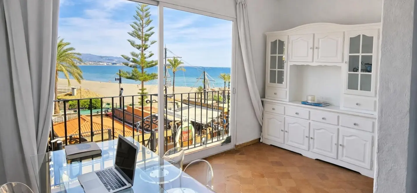 Sale of middle floor apartment in Puerto Banús 0