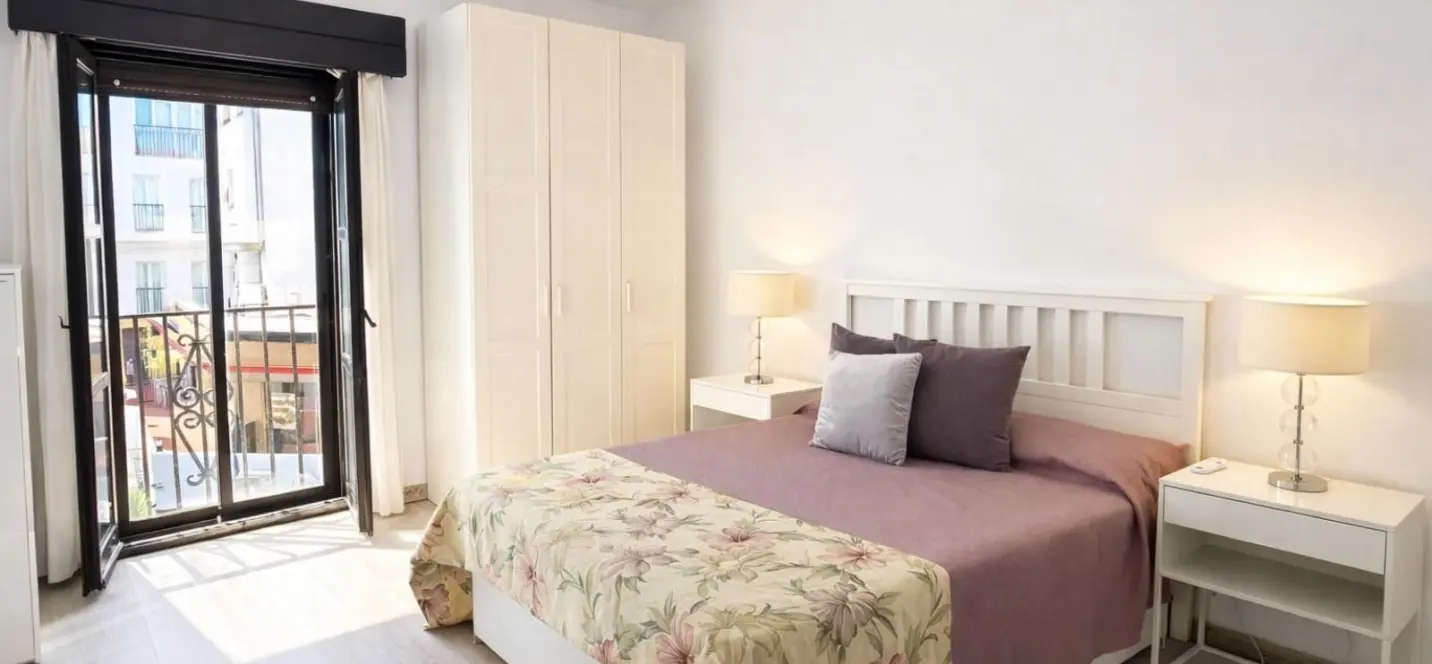 Sale of middle floor apartment in Puerto Banús 2