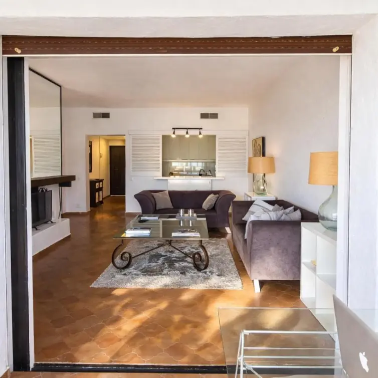 Sale of middle floor apartment in Puerto Banús
