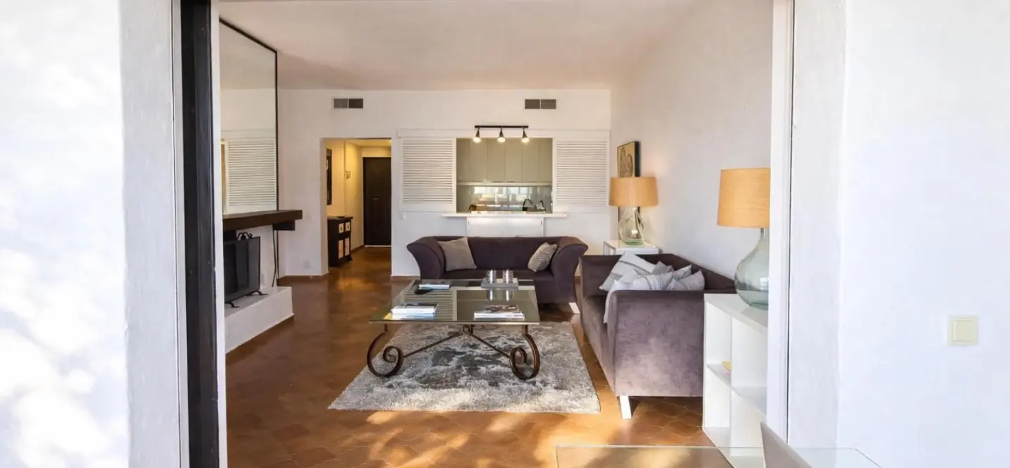Sale of middle floor apartment in Puerto Banús 4