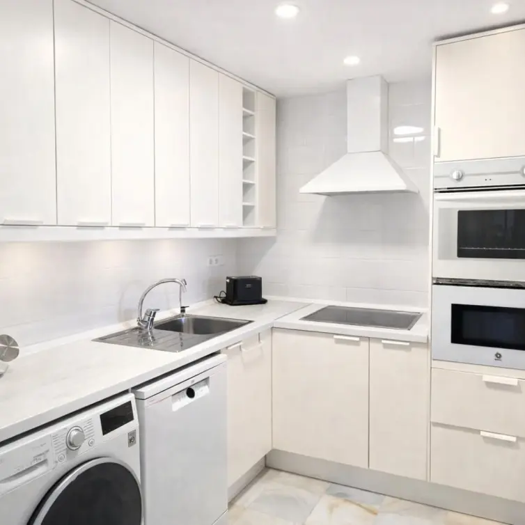 Sale of middle floor apartment in Puerto Banús