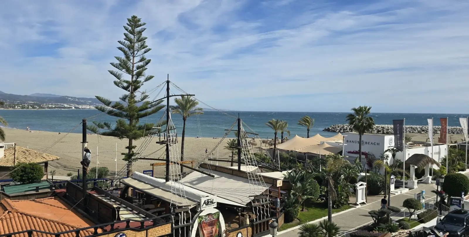 Sale of middle floor apartment in Puerto Banús 11