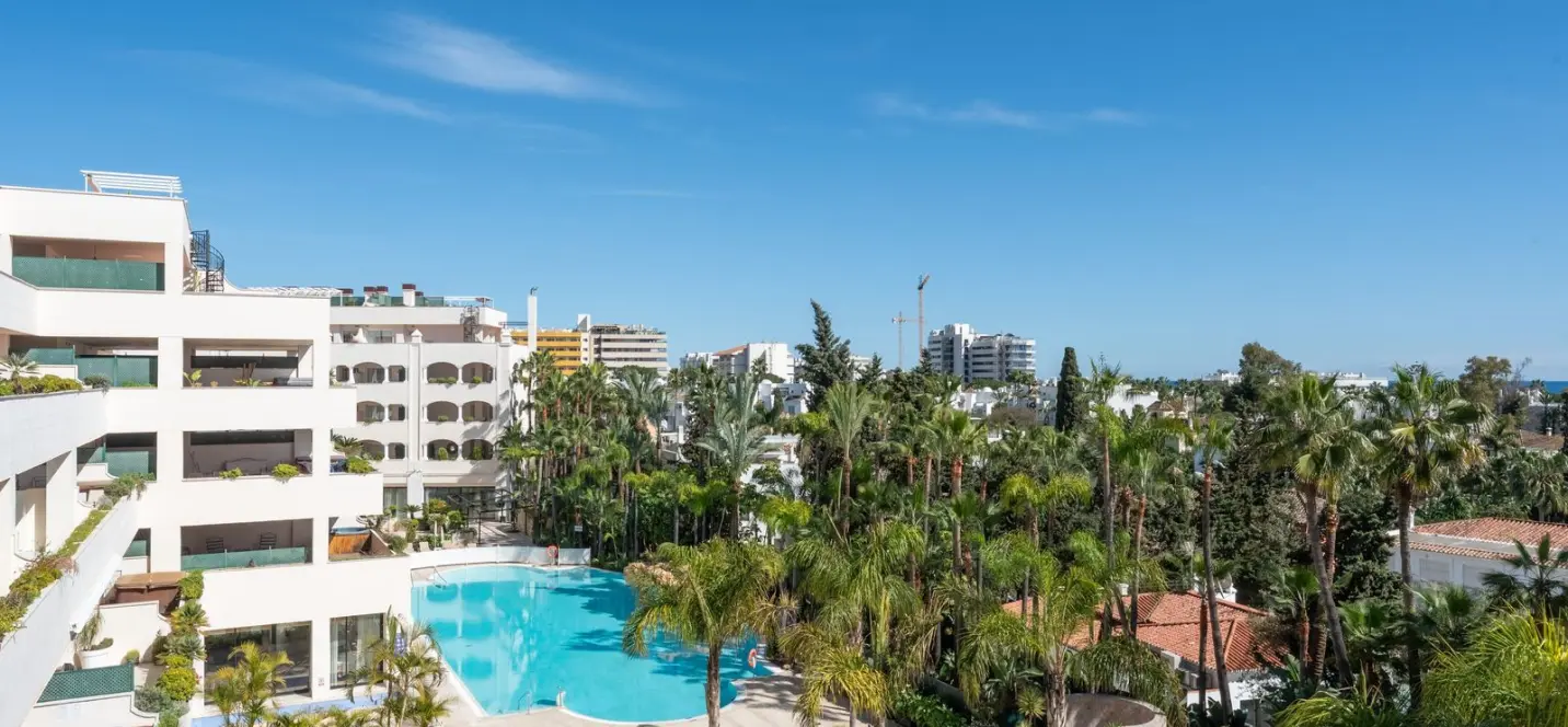 Продажа апартаментов на среднем этаже в Marbella 0