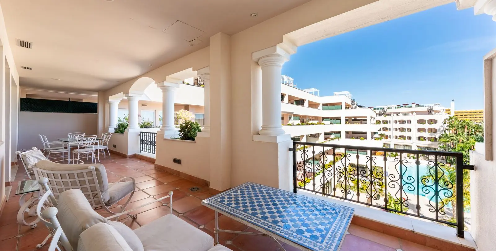 Продажа апартаментов на среднем этаже в Marbella 2