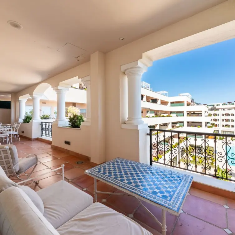 Продажа апартаментов на среднем этаже в Marbella