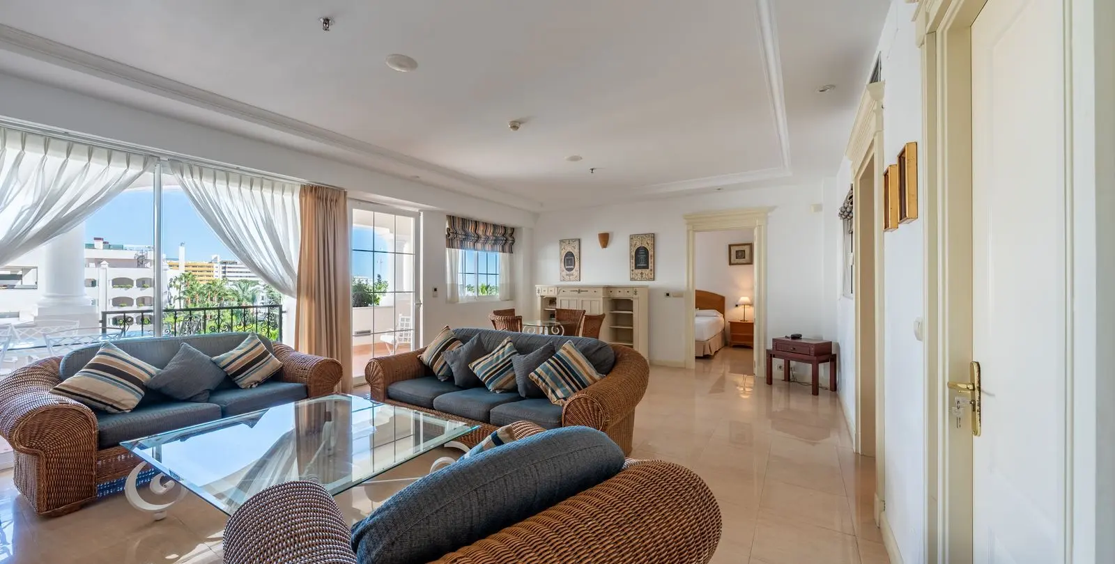 Продажа апартаментов на среднем этаже в Marbella 3