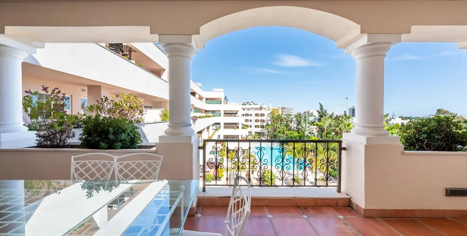 Продажа апартаментов на среднем этаже в Marbella 5