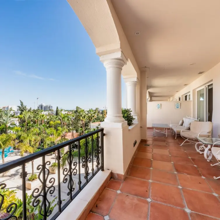 Продажа апартаментов на среднем этаже в Marbella