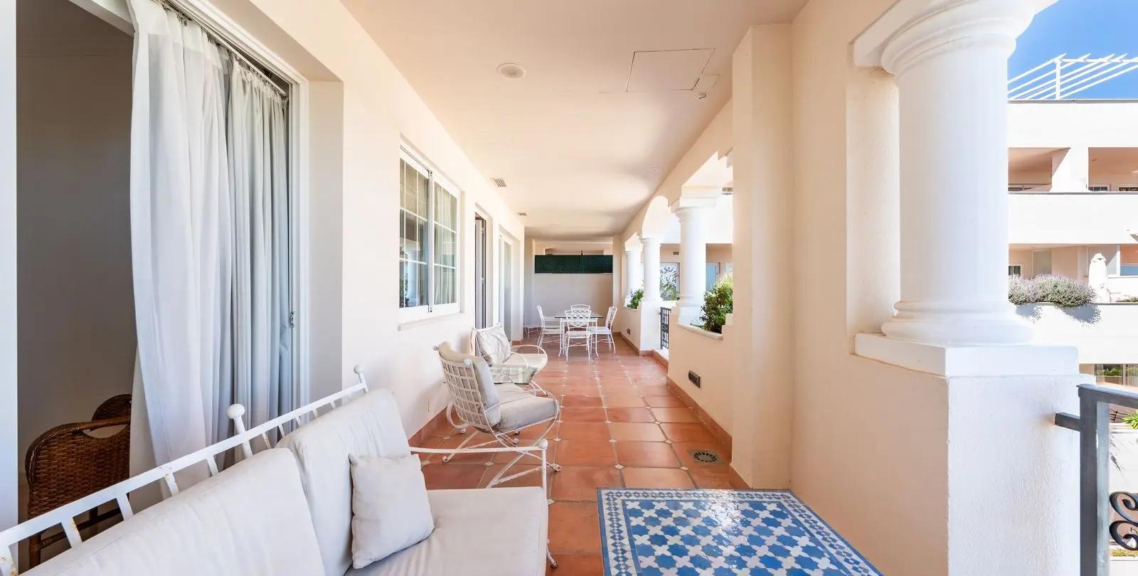 Продажа апартаментов на среднем этаже в Marbella 9