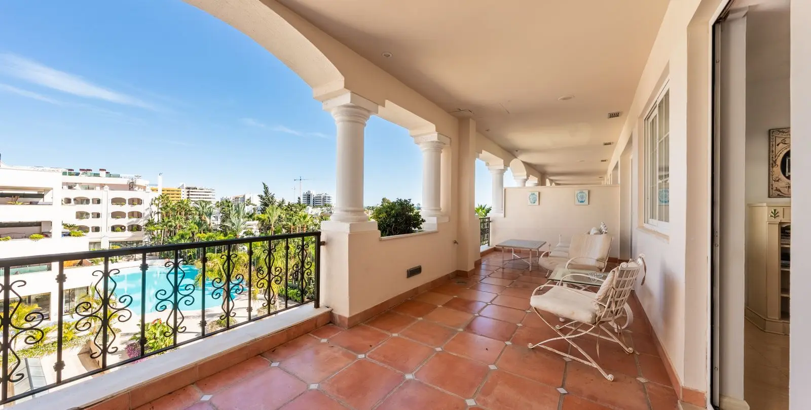 Продажа апартаментов на среднем этаже в Marbella 19