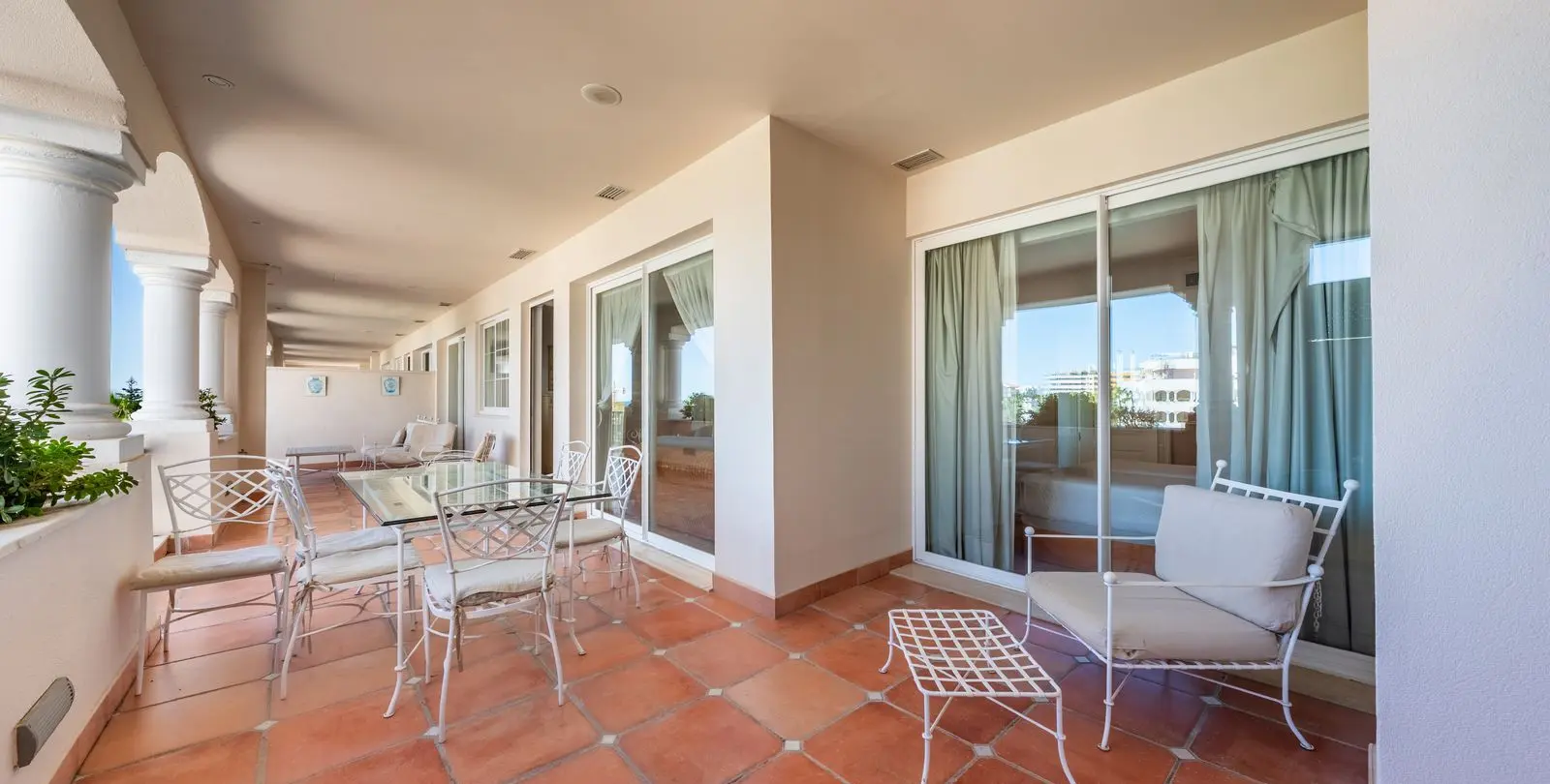 Продажа апартаментов на среднем этаже в Marbella 20