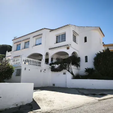 Продажа  отдельно стоящей виллы в Cerros del Aguila