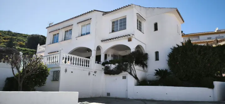 Продажа  отдельно стоящей виллы в Cerros del Aguila 0