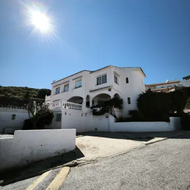 Продажа  отдельно стоящей виллы в Cerros del Aguila