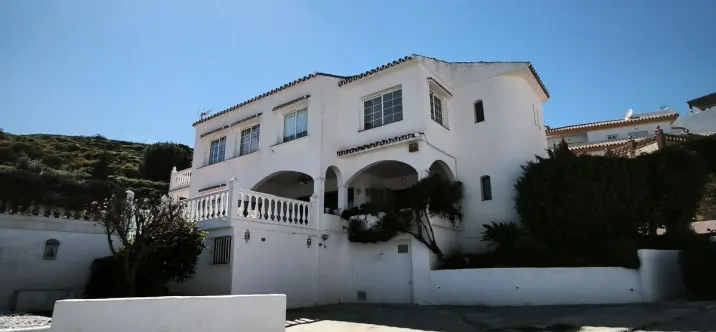 Продажа  отдельно стоящей виллы в Cerros del Aguila 1